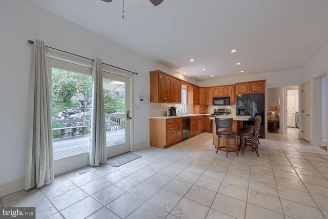 1032 SUNWOOD LN, Lancaster, PA 17601