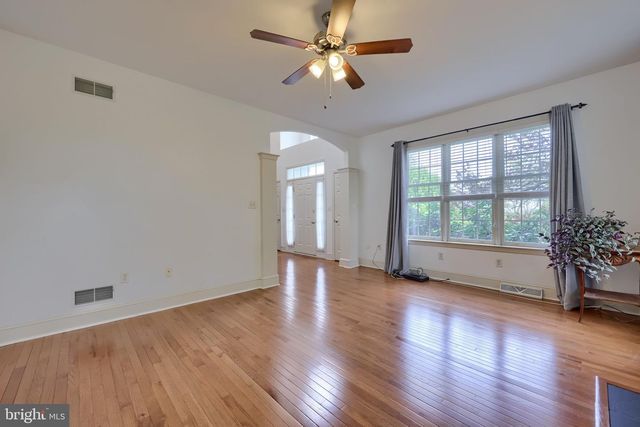 1032 SUNWOOD LN, Lancaster, PA 17601