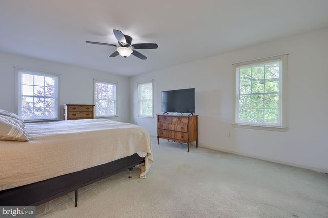 1032 SUNWOOD LN, Lancaster, PA 17601