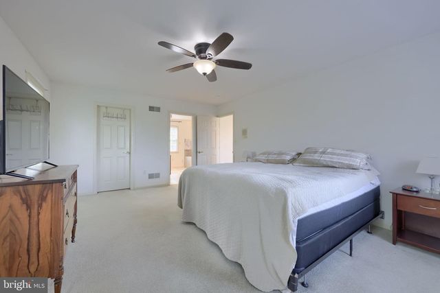 1032 SUNWOOD LN, Lancaster, PA 17601