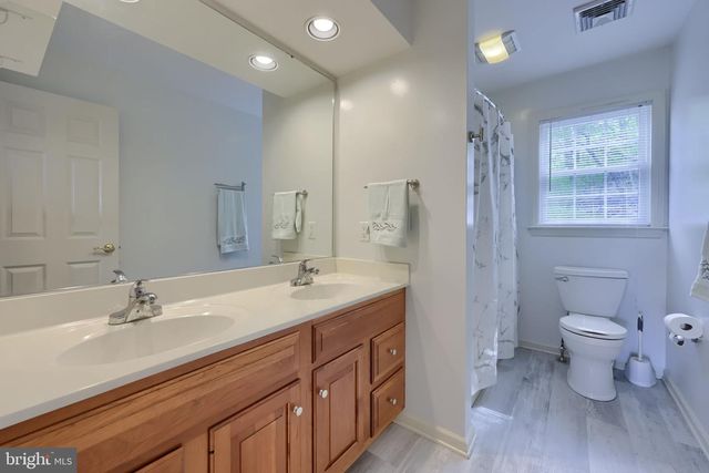 1032 SUNWOOD LN, Lancaster, PA 17601