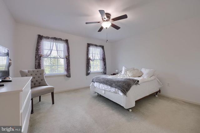 1032 SUNWOOD LN, Lancaster, PA 17601