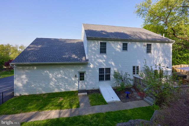 1032 SUNWOOD LN, Lancaster, PA 17601