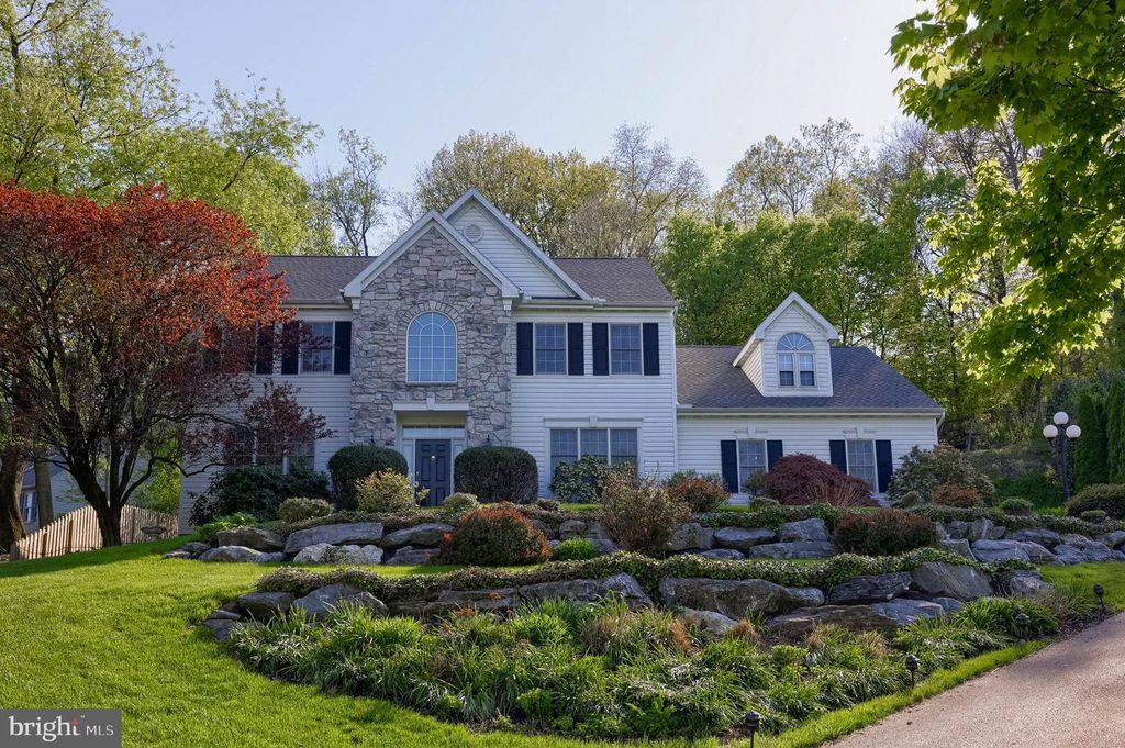1032 SUNWOOD LN, Lancaster, PA 17601