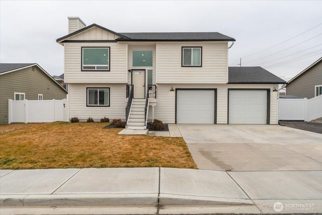 2479 3RD Street SE, East Wenatchee, WA 98802