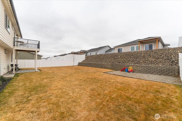 2479 3RD Street SE, East Wenatchee, WA 98802