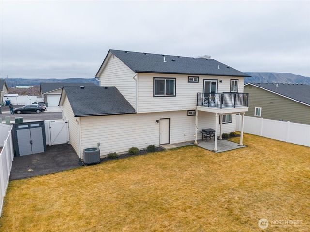 2479 3RD Street SE, East Wenatchee, WA 98802