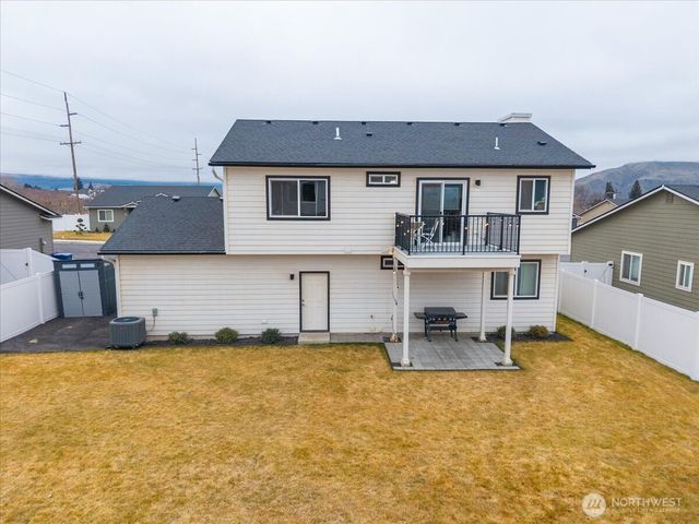 2479 3RD Street SE, East Wenatchee, WA 98802