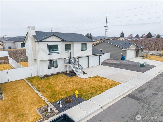 2479 3RD Street SE, East Wenatchee, WA 98802