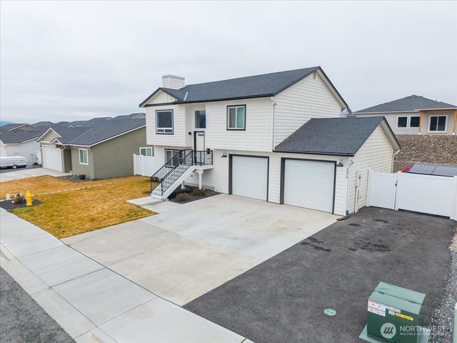 2479 3RD Street SE, East Wenatchee, WA 98802