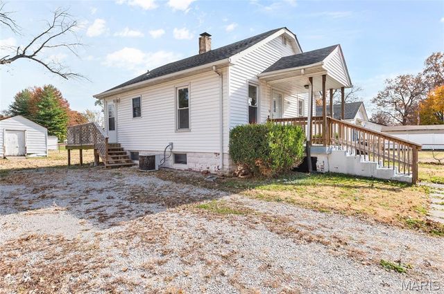 210 Poag Avenue, South Roxana, IL 62087