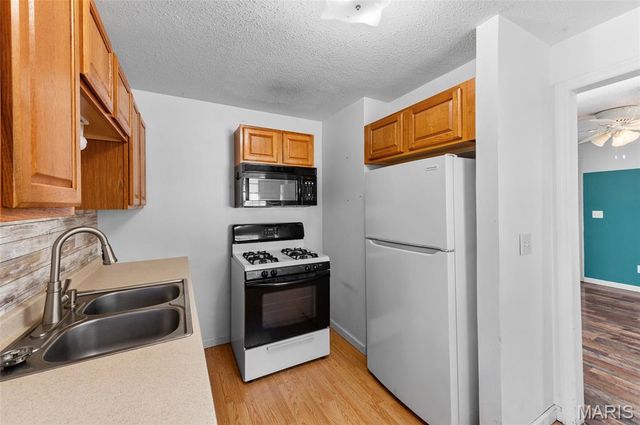 210 Poag Avenue, South Roxana, IL 62087