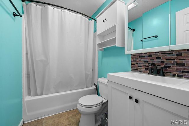 210 Poag Avenue, South Roxana, IL 62087