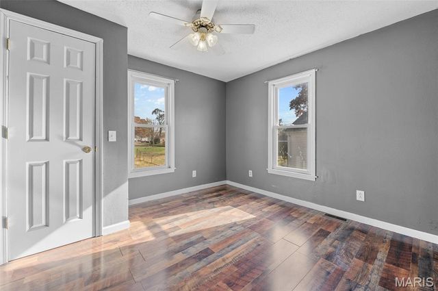 210 Poag Avenue, South Roxana, IL 62087