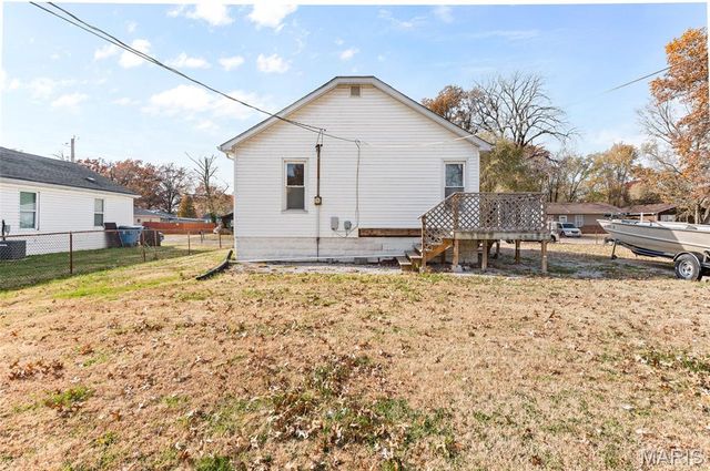 210 Poag Avenue, South Roxana, IL 62087