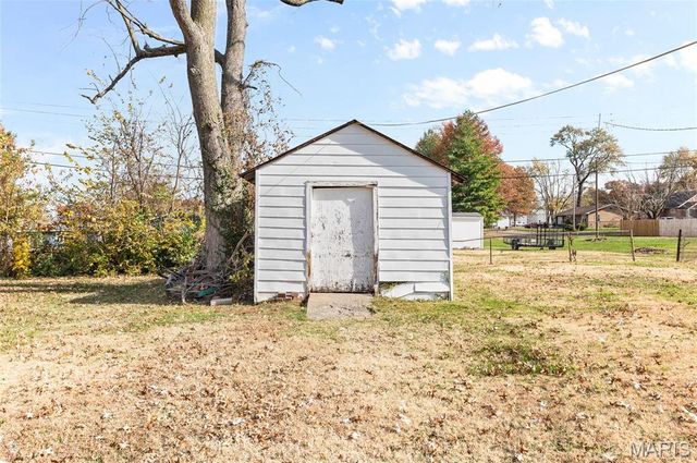 210 Poag Avenue, South Roxana, IL 62087