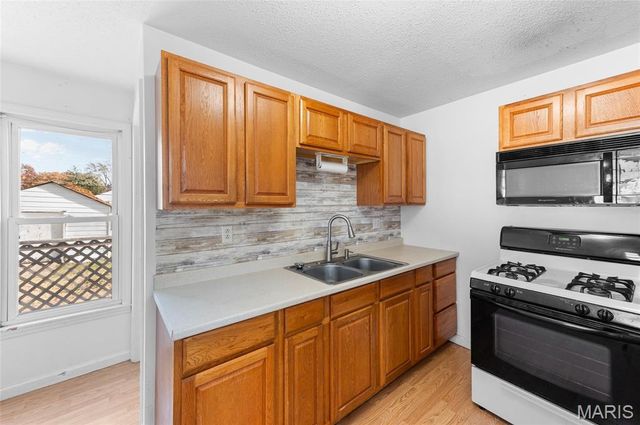 210 Poag Avenue, South Roxana, IL 62087