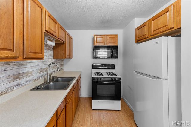 210 Poag Avenue, South Roxana, IL 62087