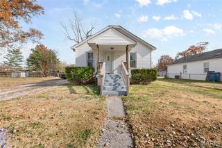 210 Poag Avenue, South Roxana, IL 62087