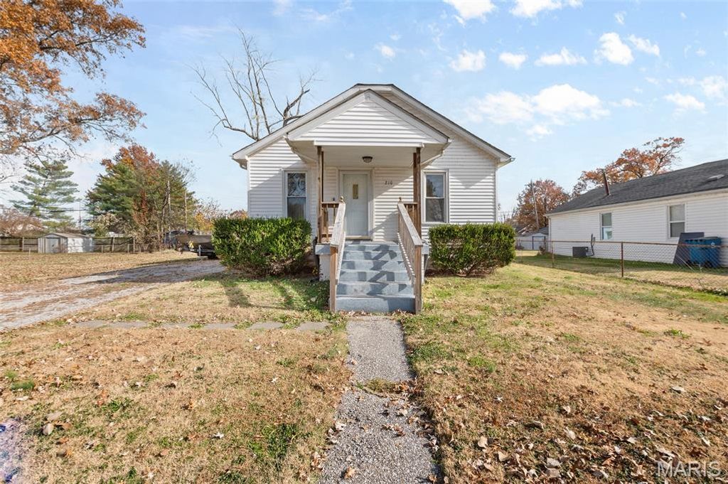 210 Poag Avenue, South Roxana, IL 62087