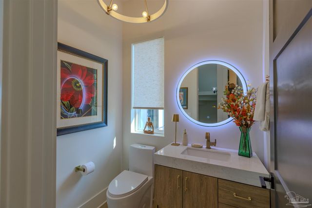 8 Wharf Ave, Pensacola, FL 32502