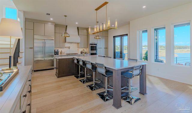 8 Wharf Ave, Pensacola, FL 32502