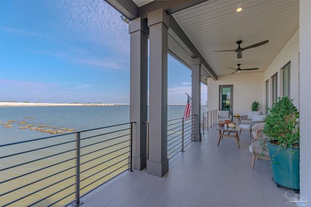 8 Wharf Ave, Pensacola, FL 32502