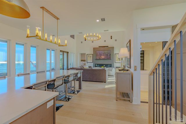 8 Wharf Ave, Pensacola, FL 32502