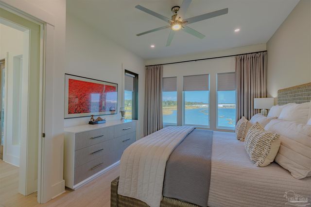 8 Wharf Ave, Pensacola, FL 32502