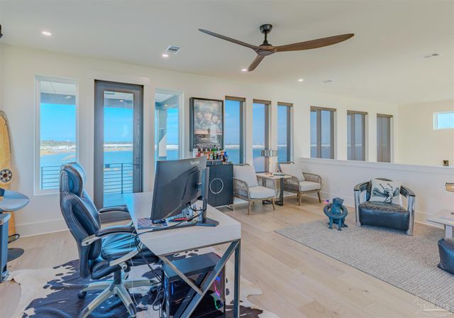 8 Wharf Ave, Pensacola, FL 32502