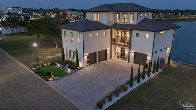 8 Wharf Ave, Pensacola, FL 32502