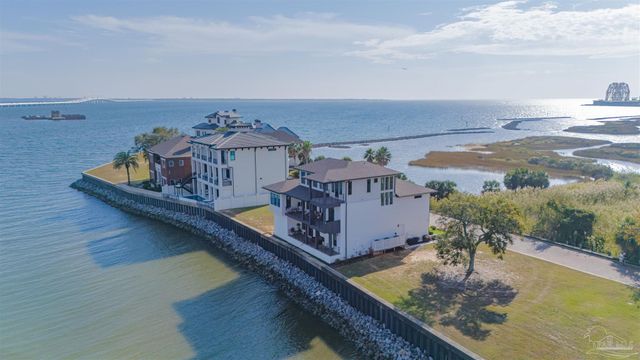 8 Wharf Ave, Pensacola, FL 32502