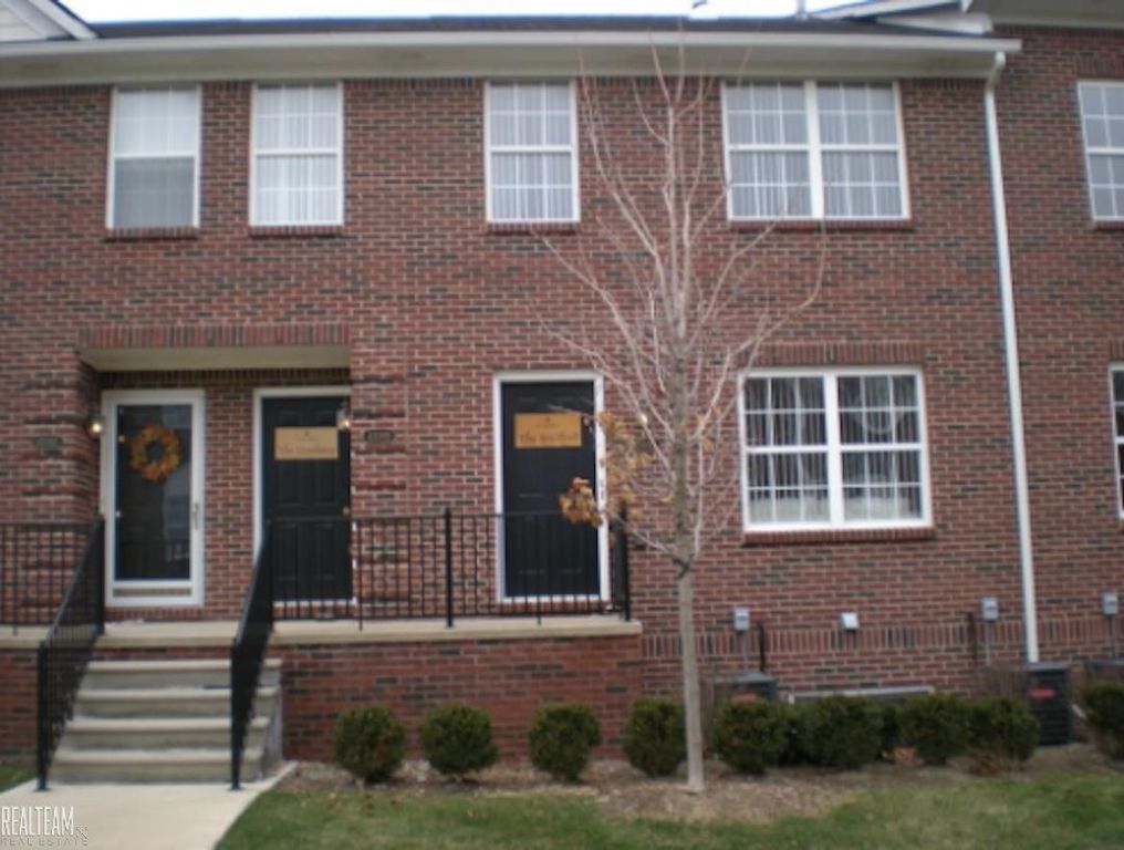 43033 Burlington Drive, Sterling Heights, MI 48312