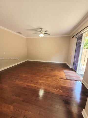 8707 Buckskin Mnr 5-12, Davie, FL 33328