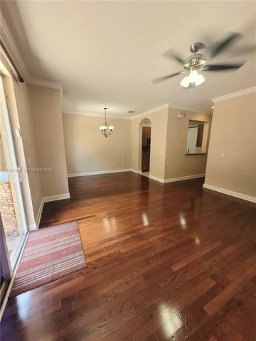 8707 Buckskin Mnr 5-12, Davie, FL 33328