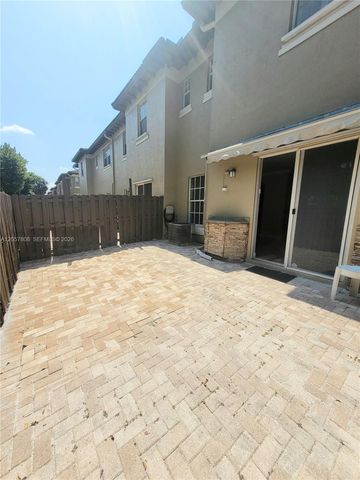 8707 Buckskin Mnr 5-12, Davie, FL 33328
