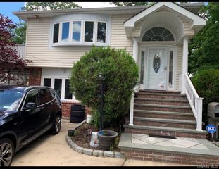 1093 Round Swamp Road, Plainview, NY 11803