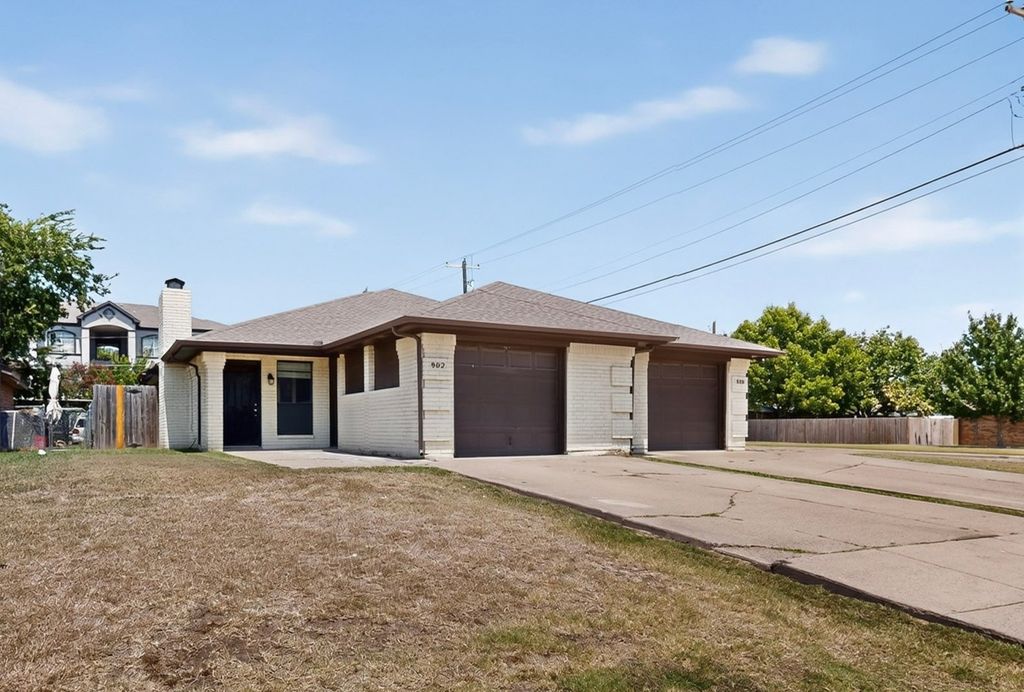 900 Irene Street, Burleson, TX 76028