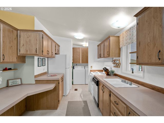 358 La Casa St, Eugene, OR 97402