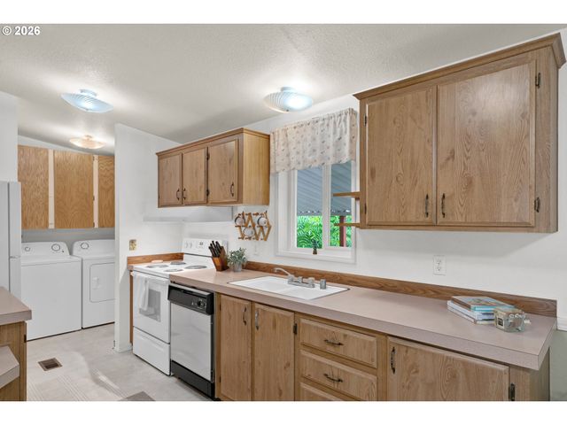 358 La Casa St, Eugene, OR 97402