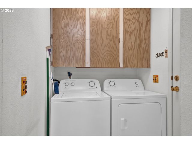 358 La Casa St, Eugene, OR 97402