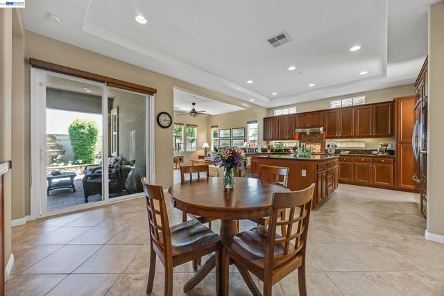 1362 Chatham Ct, Pleasanton, CA 94566