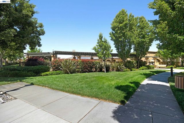 1362 Chatham Ct, Pleasanton, CA 94566