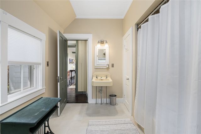 10 Casey Court, Newport, RI 02840