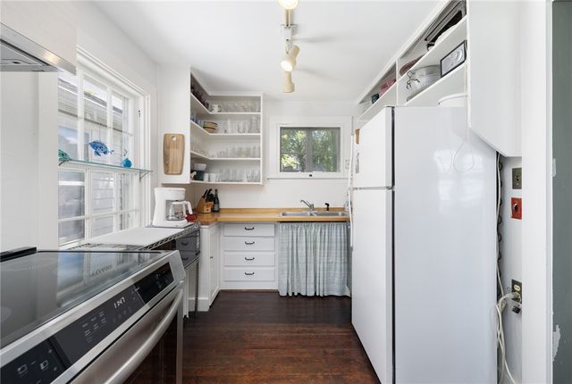 10 Casey Court, Newport, RI 02840