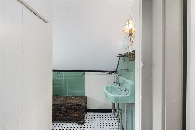 10 Casey Court, Newport, RI 02840