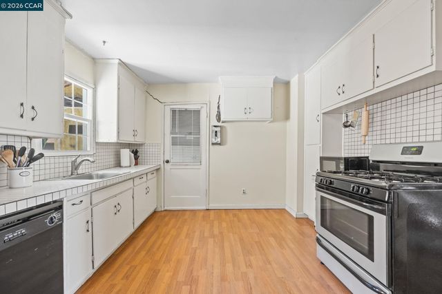 15594 Sharon St, San Lorenzo, CA 94580