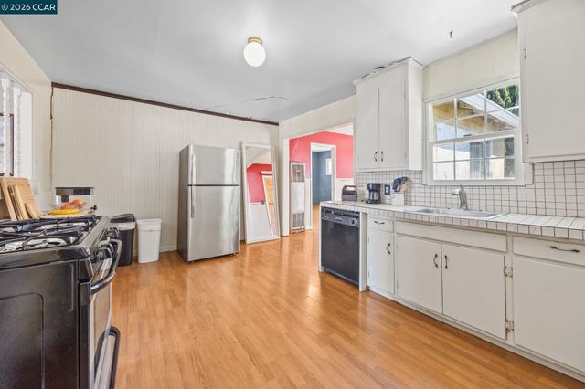 15594 Sharon St, San Lorenzo, CA 94580