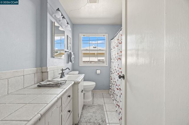 15594 Sharon St, San Lorenzo, CA 94580