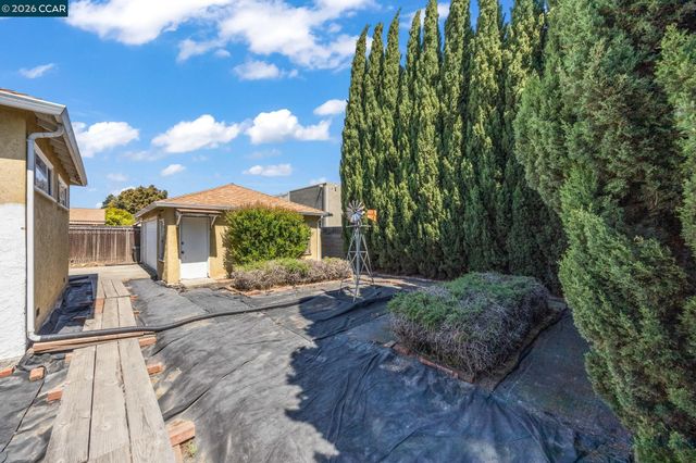 15594 Sharon St, San Lorenzo, CA 94580